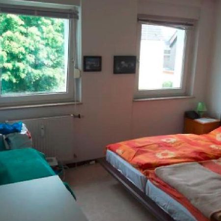 Duesseldorf - Separates, Privates Zimmer Εξωτερικό φωτογραφία