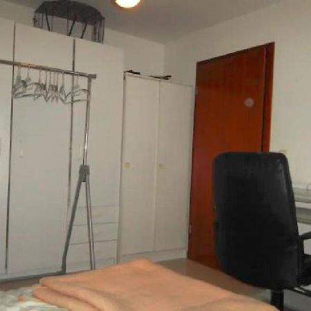 Duesseldorf - Separates, Privates Zimmer Εξωτερικό φωτογραφία