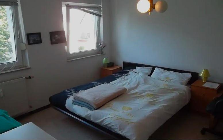 Duesseldorf - Separates, Privates Zimmer Εξωτερικό φωτογραφία